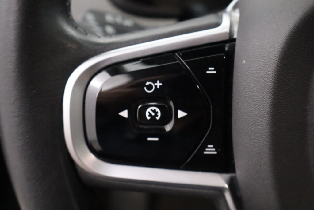 Volvo V90 2019 T8 AWD Business R-Design aut. / Adapt. vakk / Thors hammer / VOC / Navi / KeylessGO /