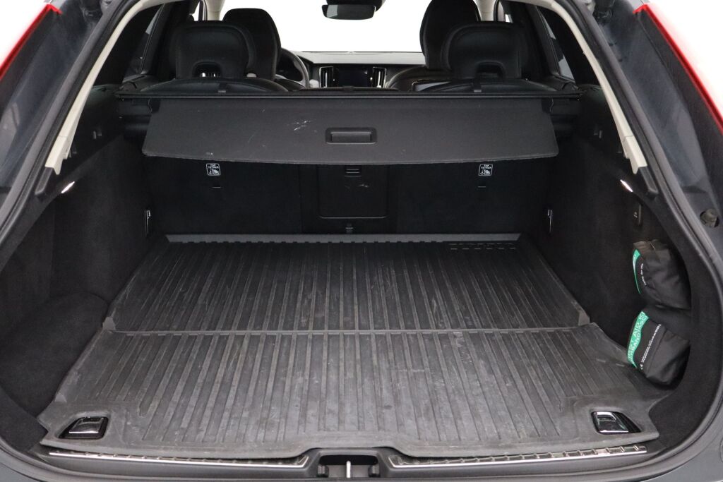 Volvo V90 2019 T8 AWD Business R-Design aut. / Adapt. vakk / Thors hammer / VOC / Navi / KeylessGO /