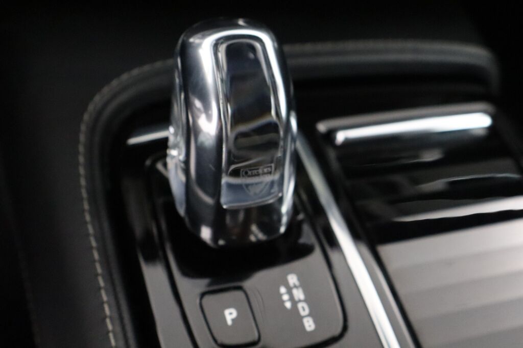 Volvo V90 2019 T8 AWD Business R-Design aut. / Adapt. vakk / Thors hammer / VOC / Navi / KeylessGO /