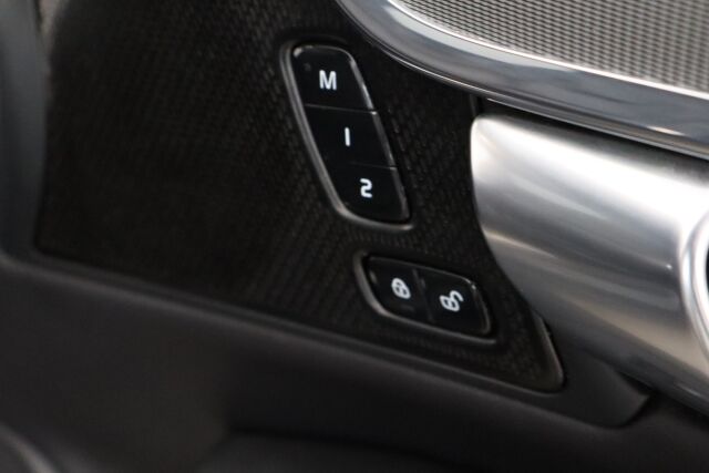 Volvo V90 2019 T8 AWD Business R-Design aut. / Adapt. vakk / Thors hammer / VOC / Navi / KeylessGO /