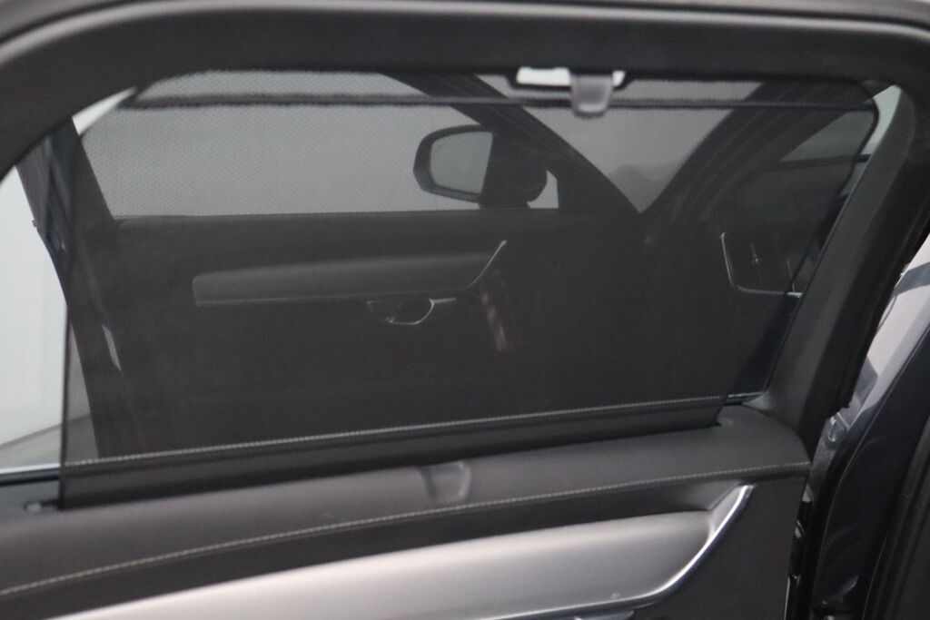 Volvo V90 2019 T8 AWD Business R-Design aut. / Adapt. vakk / Thors hammer / VOC / Navi / KeylessGO /