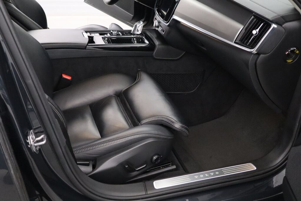 Volvo V90 2019 T8 AWD Business R-Design aut. / Adapt. vakk / Thors hammer / VOC / Navi / KeylessGO /