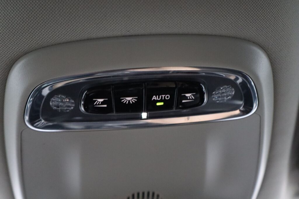 Volvo V90 2019 T8 AWD Business R-Design aut. / Adapt. vakk / Thors hammer / VOC / Navi / KeylessGO /