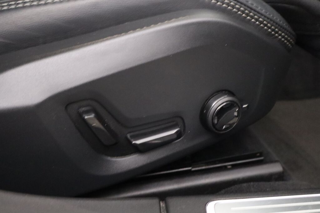 Volvo V90 2019 T8 AWD Business R-Design aut. / Adapt. vakk / Thors hammer / VOC / Navi / KeylessGO /