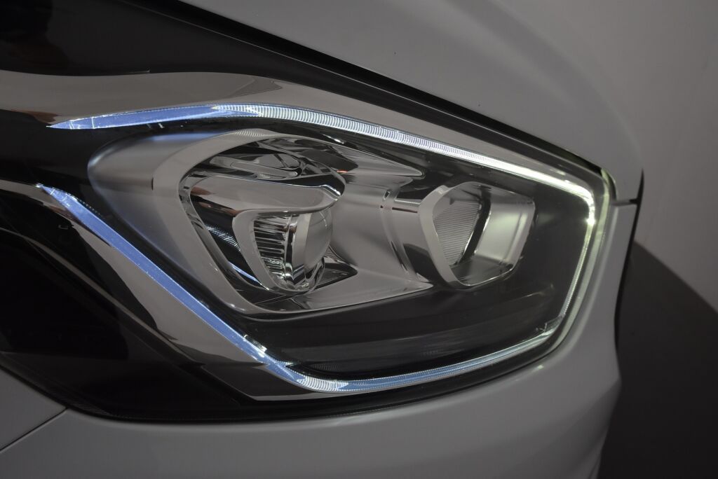Ford Transit Custom 2019 340 2,0TDCi 130 hv A6 Etuveto Trend Van L2H1 / Vetokoukku / Vaneroitu takatila /