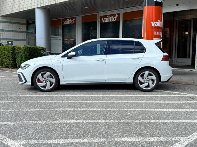 Volkswagen Golf 2021 GTE 180 kW (PHEV) DSG-automaatti / Liikennemerkkien tunnistus / Kaistavahti / Wireless appconnect