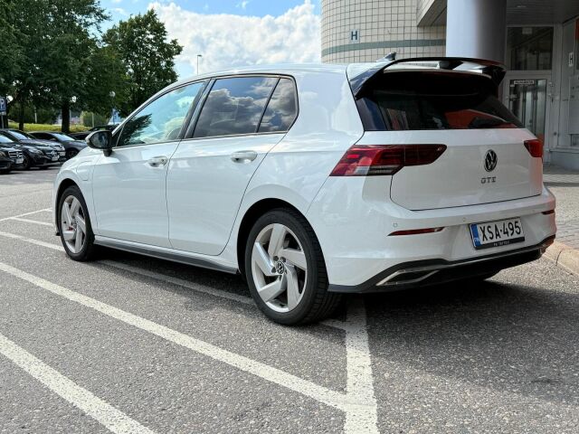 Volkswagen Golf 2021 GTE 180 kW (PHEV) DSG-automaatti / Liikennemerkkien tunnistus / Kaistavahti / Wireless appconnect