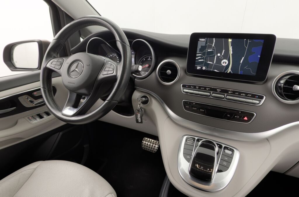 Mercedes-Benz V 2016 250 BlueTEC normaali A1 A / Adapt.Vakkari / Webasto / BLIS / 360° Kamera / Vetokoukku / Istuintuuletus / - RAHOITUS TÄHÄN AUTOON VAIN 3.99% - 