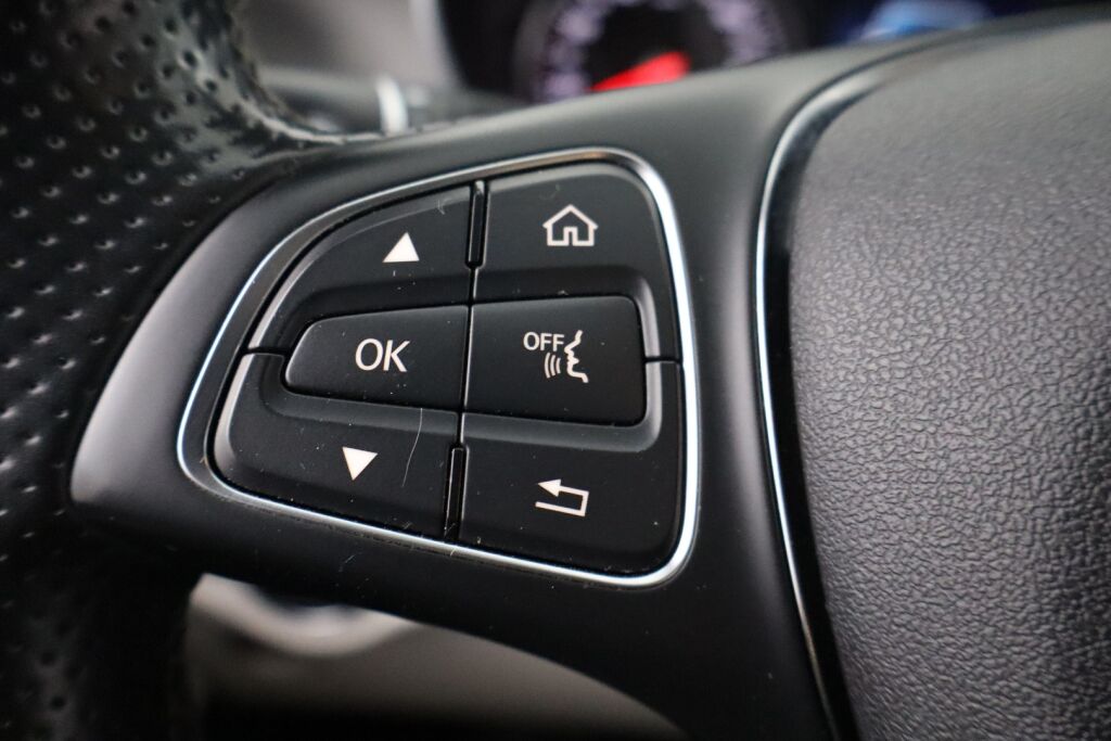 Mercedes-Benz V 2016 250 BlueTEC normaali A1 A / Adapt.Vakkari / Webasto / BLIS / 360° Kamera / Vetokoukku / Istuintuuletus / - RAHOITUS TÄHÄN AUTOON VAIN 3.99% - 