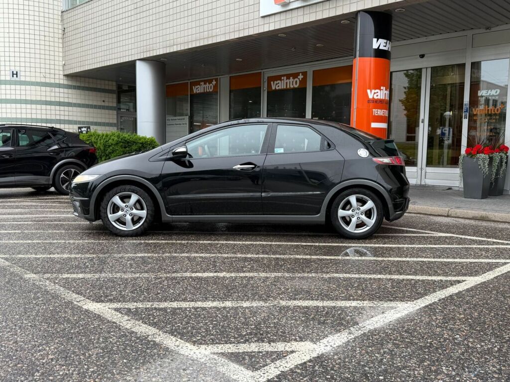 Honda Civic 2009 5D 1,4i Comfort i-Shift / Vetokoukku / Webasto / Huoltokirja