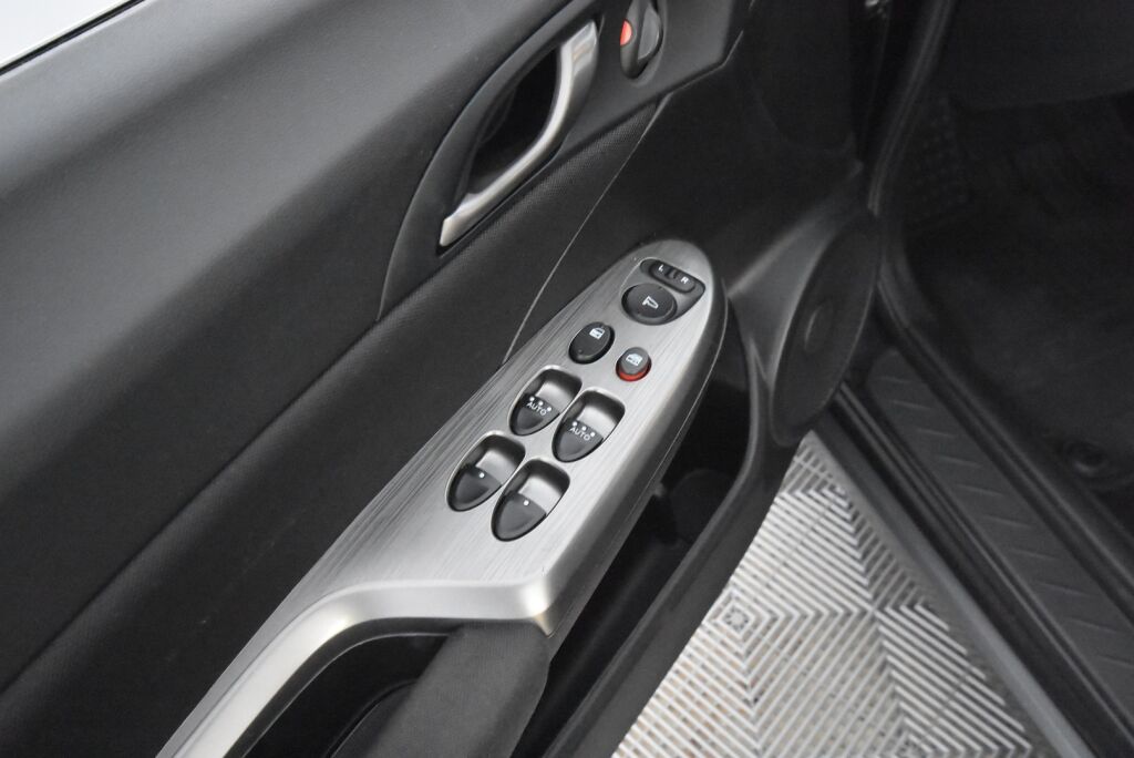 Honda Civic 2009 5D 1,4i Comfort i-Shift / Vetokoukku / Webasto / Huoltokirja