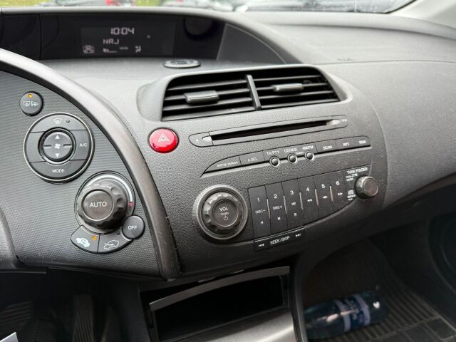 Honda Civic 2009 5D 1,4i Comfort i-Shift / Vetokoukku / Webasto / Huoltokirja
