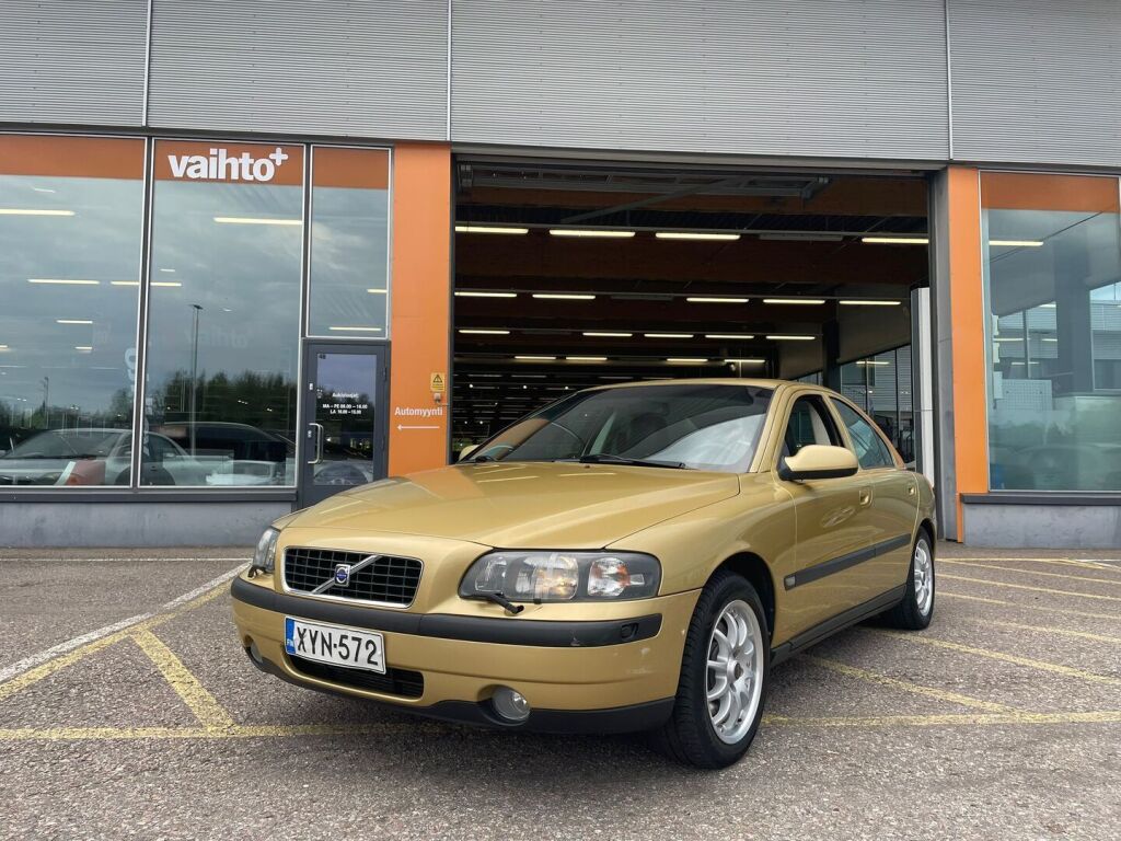 Volvo S60 2002 / Siisti! / Suomiauto / Vetokoukku / Osanahkaverhoilu / Jakohihna tehty 178 tkm 6/24