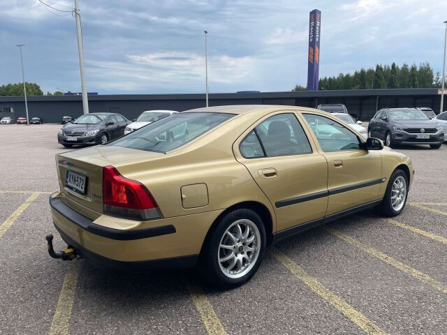 Volvo S60 2002 / Siisti! / Suomiauto / Vetokoukku / Osanahkaverhoilu / Jakohihna tehty 178 tkm 6/24