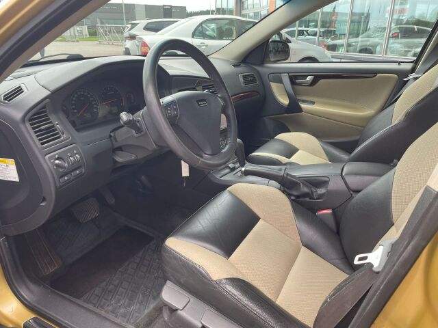 Volvo S60 2002 / Siisti! / Suomiauto / Vetokoukku / Osanahkaverhoilu / Jakohihna tehty 178 tkm 6/24