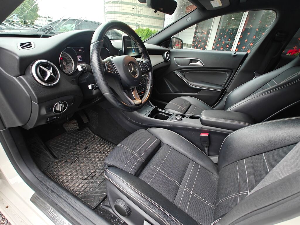 Mercedes-Benz CLA 2016 180 Automatic Edition / Peruutuskamera / Vakionopeudensäädin / Urheiluistuimet