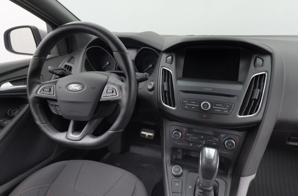 Ford Focus 2017 1,5 TDCi 120 hv Start/stop PowerShift ST-Line Wagon/  Webasto/ Bluetooth/ Juuri huollettu