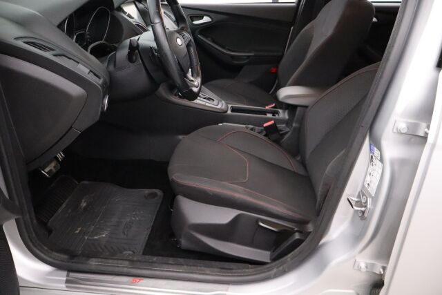 Ford Focus 2017 1,5 TDCi 120 hv Start/stop PowerShift ST-Line Wagon/  Webasto/ Bluetooth/ Juuri huollettu
