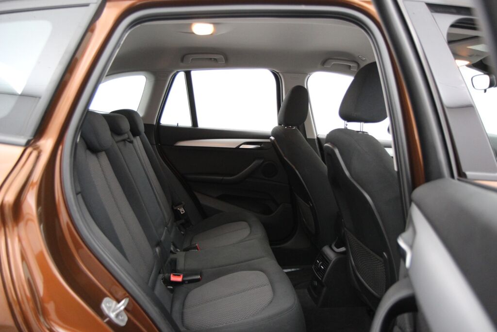 BMW X1 2016 F48 sDrive18d A Business / Suomiauto / Metalliväri / Lohko- ja sisätilanlämmitin / Peruutustutka