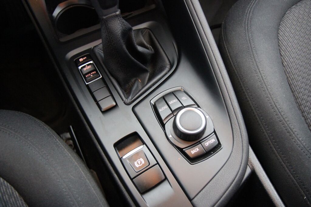 BMW X1 2016 F48 sDrive18d A Business / Suomiauto / Metalliväri / Lohko- ja sisätilanlämmitin / Peruutustutka