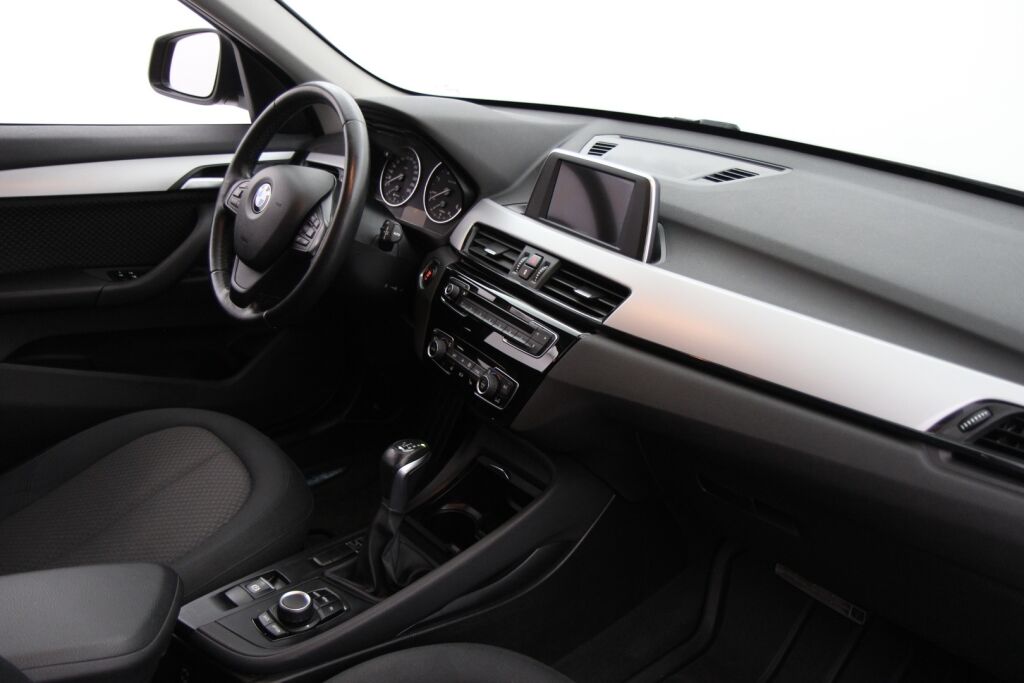 BMW X1 2016 F48 sDrive18d A Business / Suomiauto / Metalliväri / Lohko- ja sisätilanlämmitin / Peruutustutka