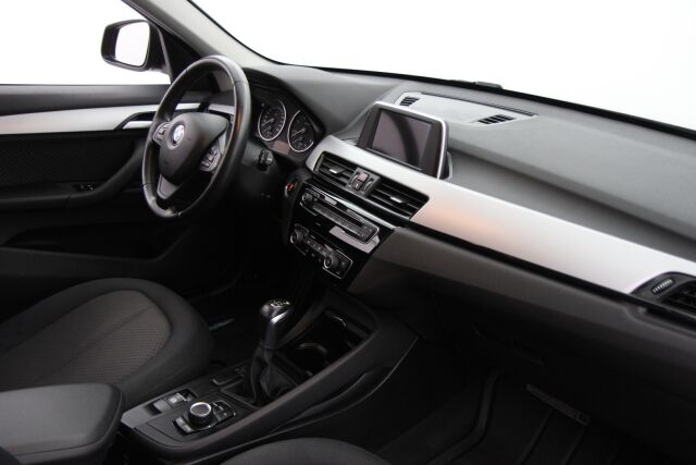 BMW X1 2016 F48 sDrive18d A Business / Suomiauto / Metalliväri / Lohko- ja sisätilanlämmitin / Peruutustutka