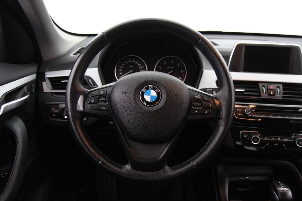 BMW X1 2016 F48 sDrive18d A Business / Suomiauto / Metalliväri / Lohko- ja sisätilanlämmitin / Peruutustutka