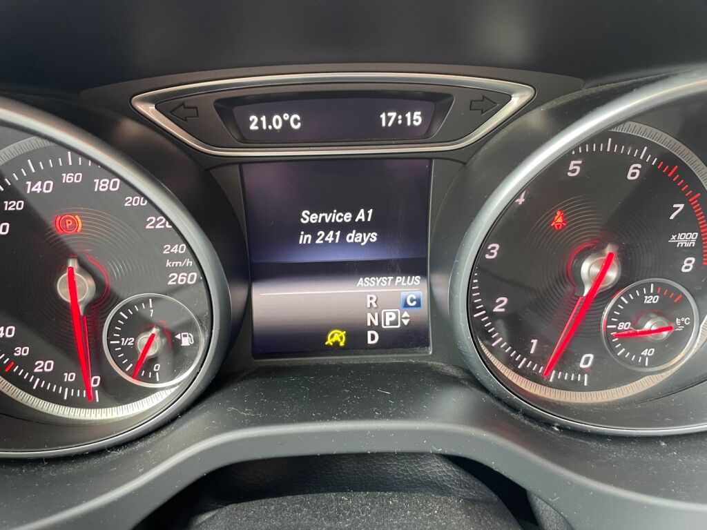 Mercedes-Benz CLA 2016 180 A Premium Business / Kamera / LED ajovalot / Sporttipenkit / Puolinahka sisusta / Kromipaketti