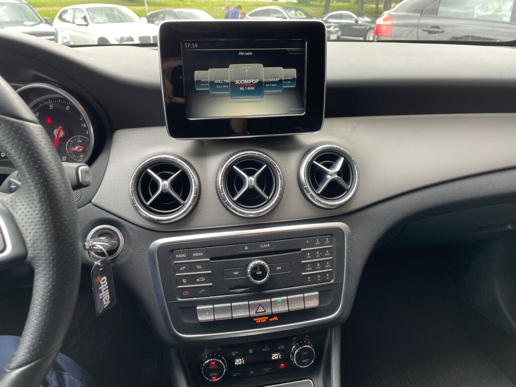 Mercedes-Benz CLA 2016 180 A Premium Business / Kamera / LED ajovalot / Sporttipenkit / Puolinahka sisusta / Kromipaketti