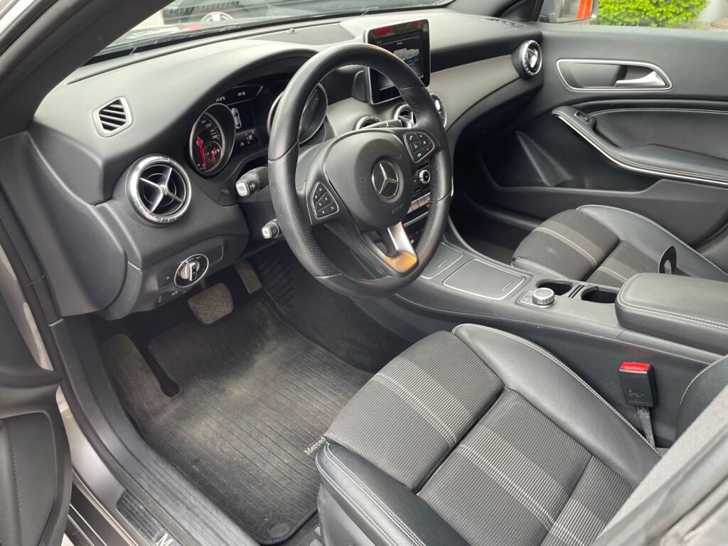 Mercedes-Benz CLA 2016 180 A Premium Business / Kamera / LED ajovalot / Sporttipenkit / Puolinahka sisusta / Kromipaketti