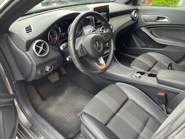 Mercedes-Benz CLA 2016 180 A Premium Business / Kamera / LED ajovalot / Sporttipenkit / Puolinahka sisusta / Kromipaketti
