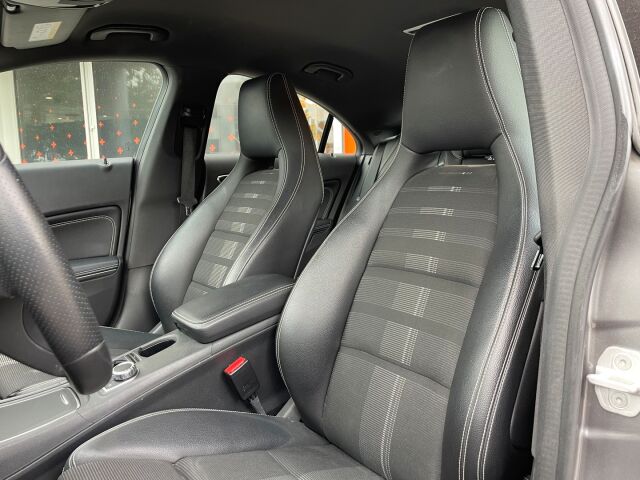 Mercedes-Benz CLA 2016 180 A Premium Business / Kamera / LED ajovalot / Sporttipenkit / Puolinahka sisusta / Kromipaketti