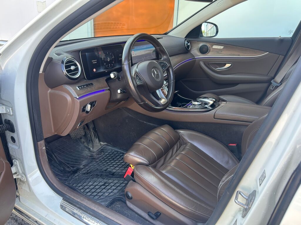 Mercedes-Benz E 2017 220 d A Premium Business / 1-om. Suomiauto / HUD / Distronic / Panorama / Widescreen / Nappanahat