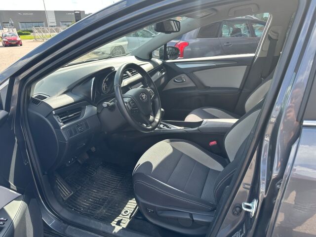 Toyota Avensis 2016 1,8 Valvematic Active Edition Touring Sports Multidrive S / Koukku / Merkkihuoltokirja / Navi / P. kamera