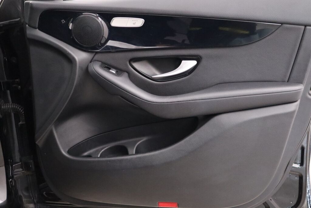 Mercedes-Benz GLC 2018 350 e 4Matic A Premium Business / Ajoavustinpaketti / Sähk.koukku / Navi /