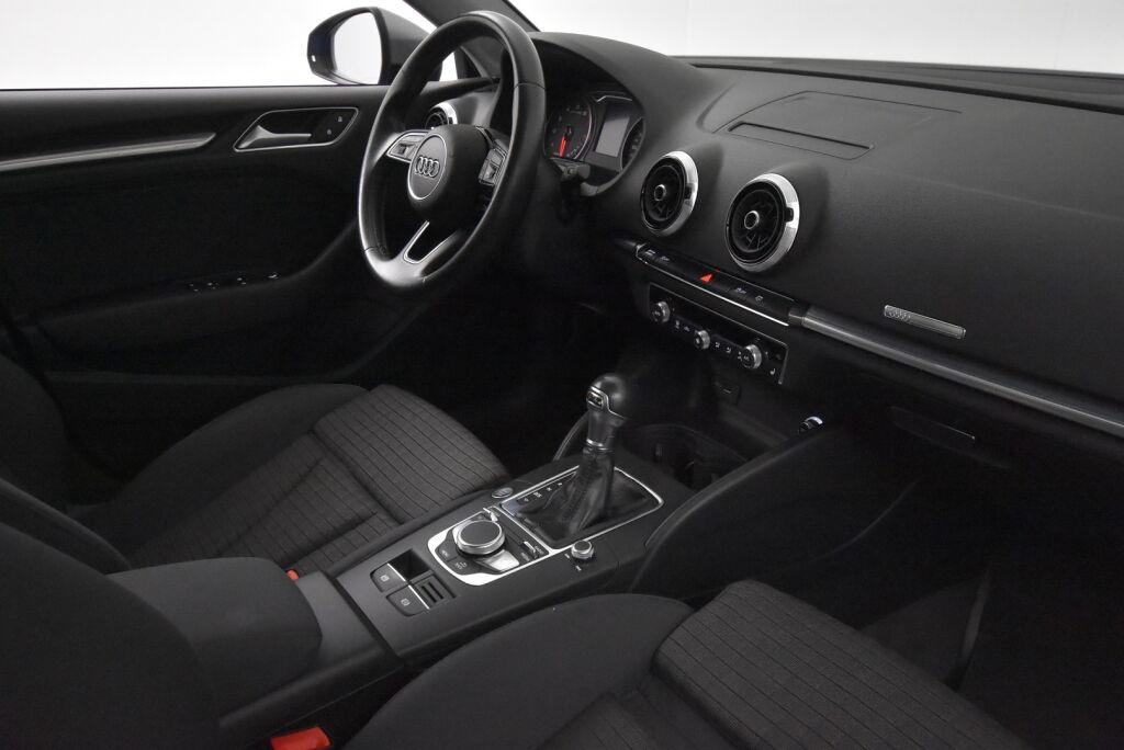 Audi A3 2018 Sedan Pro Business Sport Edition 1,5 TFSI COD 110 kW S tronic / Jakopää tehty 99tkm / Acc / LED valot / Suomi-auto
