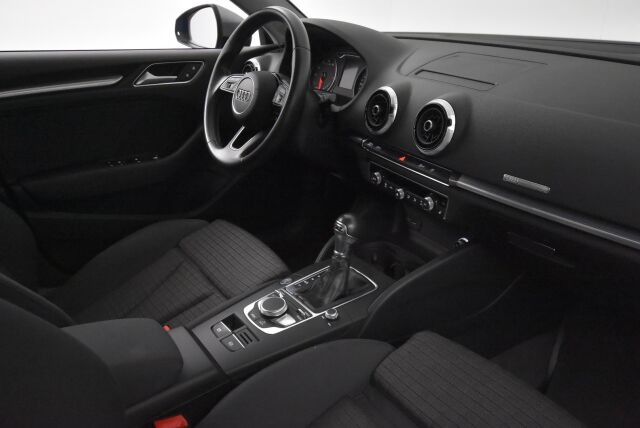 Audi A3 2018 Sedan Pro Business Sport Edition 1,5 TFSI COD 110 kW S tronic / Jakopää tehty 99tkm / Acc / LED valot / Suomi-auto