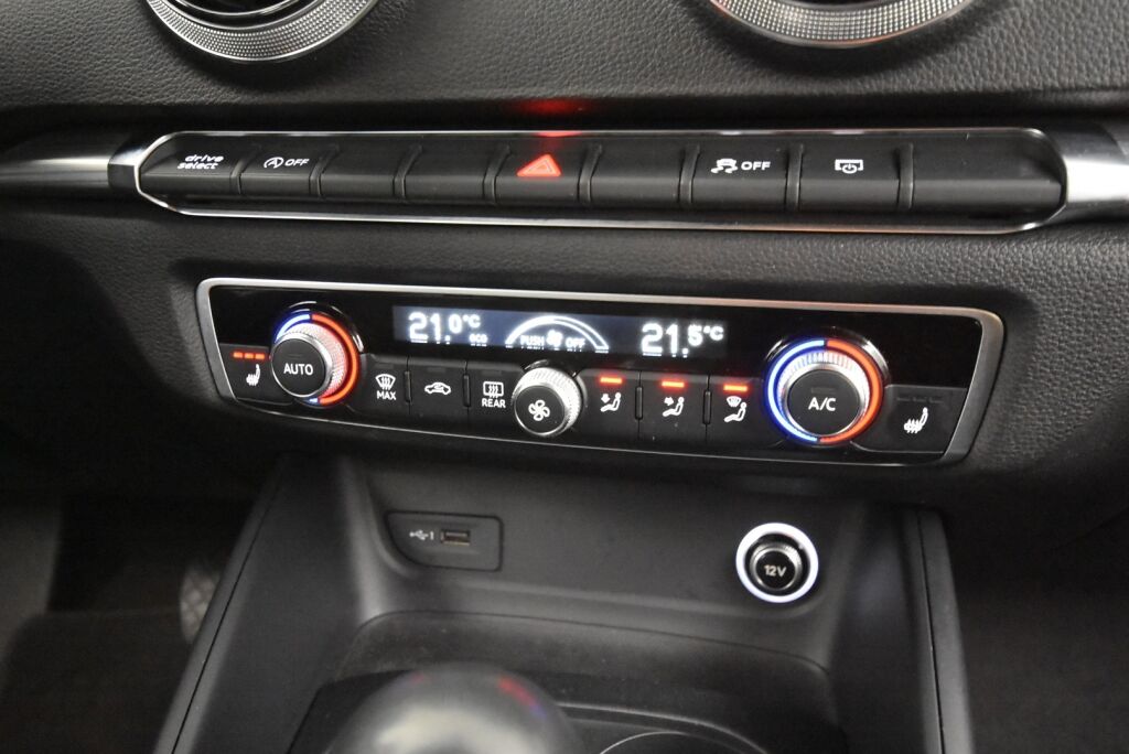 Audi A3 2018 Sedan Pro Business Sport Edition 1,5 TFSI COD 110 kW S tronic / Jakopää tehty 99tkm / Acc / LED valot / Suomi-auto