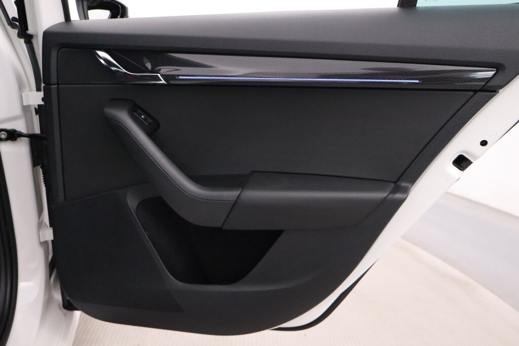 Skoda Octavia 2018 2,0 TSI RS / Suomiauto / ACC / Webasto / BLIS / P.kamera / Apple Carplay / Winter paketti / Lämpölasi / Lämpöratti