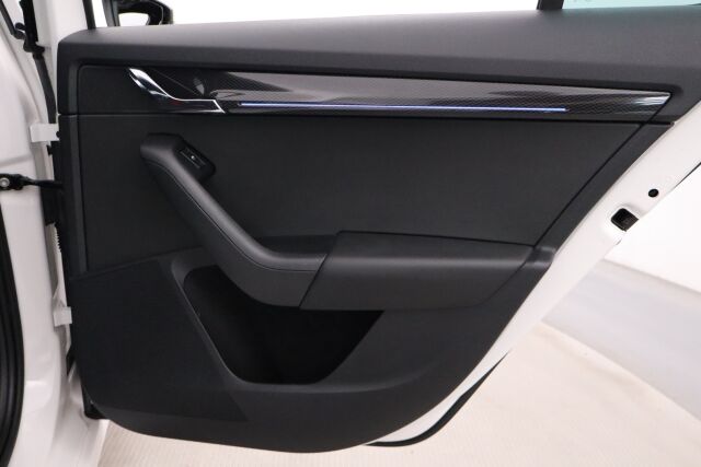 Skoda Octavia 2018 2,0 TSI RS / Suomiauto / ACC / Webasto / BLIS / P.kamera / Apple Carplay / Winter paketti / Lämpölasi / Lämpöratti