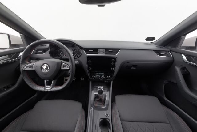 Skoda Octavia 2018 2,0 TSI RS / Suomiauto / ACC / Webasto / BLIS / P.kamera / Apple Carplay / Winter paketti / Lämpölasi / Lämpöratti