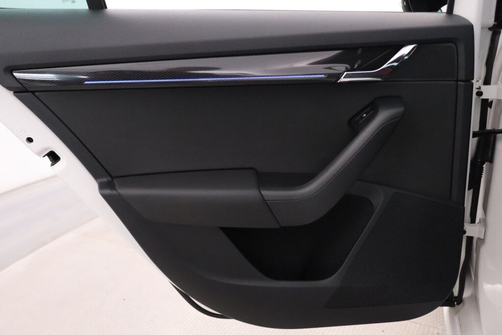 Skoda Octavia 2018 2,0 TSI RS / Suomiauto / ACC / Webasto / BLIS / P.kamera / Apple Carplay / Winter paketti / Lämpölasi / Lämpöratti