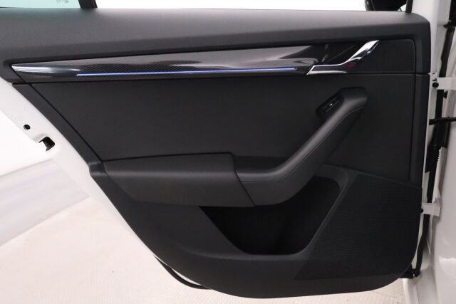 Skoda Octavia 2018 2,0 TSI RS / Suomiauto / ACC / Webasto / BLIS / P.kamera / Apple Carplay / Winter paketti / Lämpölasi / Lämpöratti