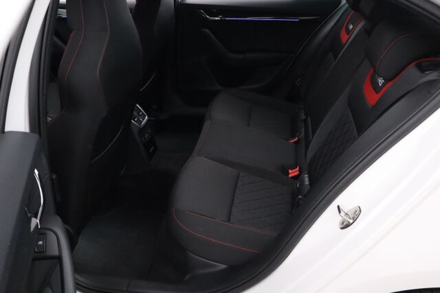 Skoda Octavia 2018 2,0 TSI RS / Suomiauto / ACC / Webasto / BLIS / P.kamera / Apple Carplay / Winter paketti / Lämpölasi / Lämpöratti
