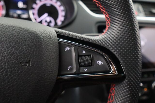 Skoda Octavia 2018 2,0 TSI RS / Suomiauto / ACC / Webasto / BLIS / P.kamera / Apple Carplay / Winter paketti / Lämpölasi / Lämpöratti