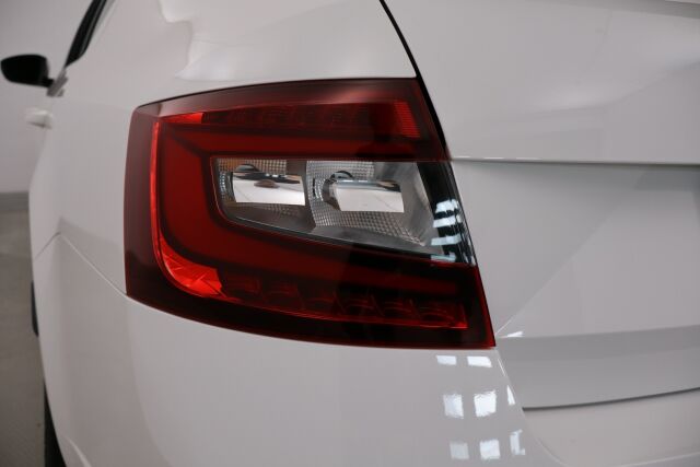 Skoda Octavia 2018 2,0 TSI RS / Suomiauto / ACC / Webasto / BLIS / P.kamera / Apple Carplay / Winter paketti / Lämpölasi / Lämpöratti