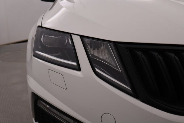 Skoda Octavia 2018 2,0 TSI RS / Suomiauto / ACC / Webasto / BLIS / P.kamera / Apple Carplay / Winter paketti / Lämpölasi / Lämpöratti