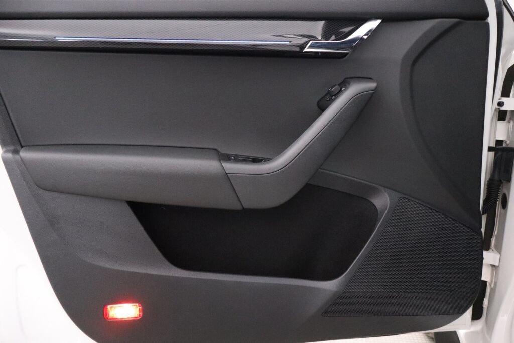 Skoda Octavia 2018 2,0 TSI RS / Suomiauto / ACC / Webasto / BLIS / P.kamera / Apple Carplay / Winter paketti / Lämpölasi / Lämpöratti