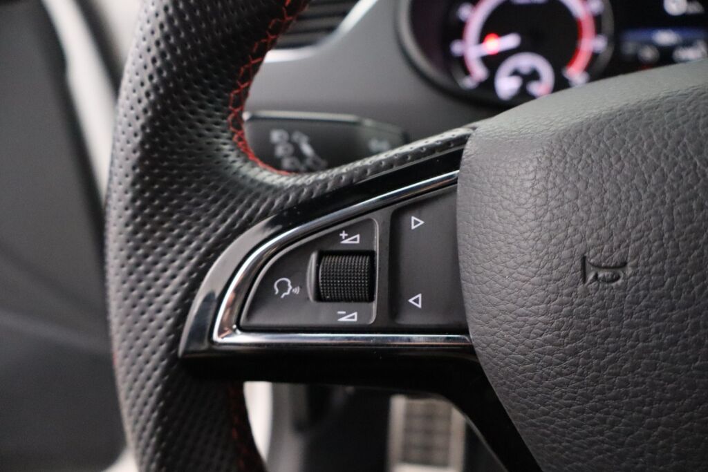 Skoda Octavia 2018 2,0 TSI RS / Suomiauto / ACC / Webasto / BLIS / P.kamera / Apple Carplay / Winter paketti / Lämpölasi / Lämpöratti