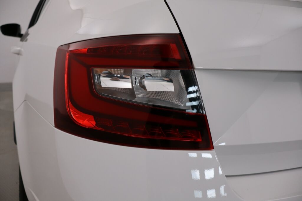 Skoda Octavia 2018 2,0 TSI RS / Suomiauto / ACC / Webasto / BLIS / P.kamera / Apple Carplay / Winter paketti / Lämpölasi / Lämpöratti